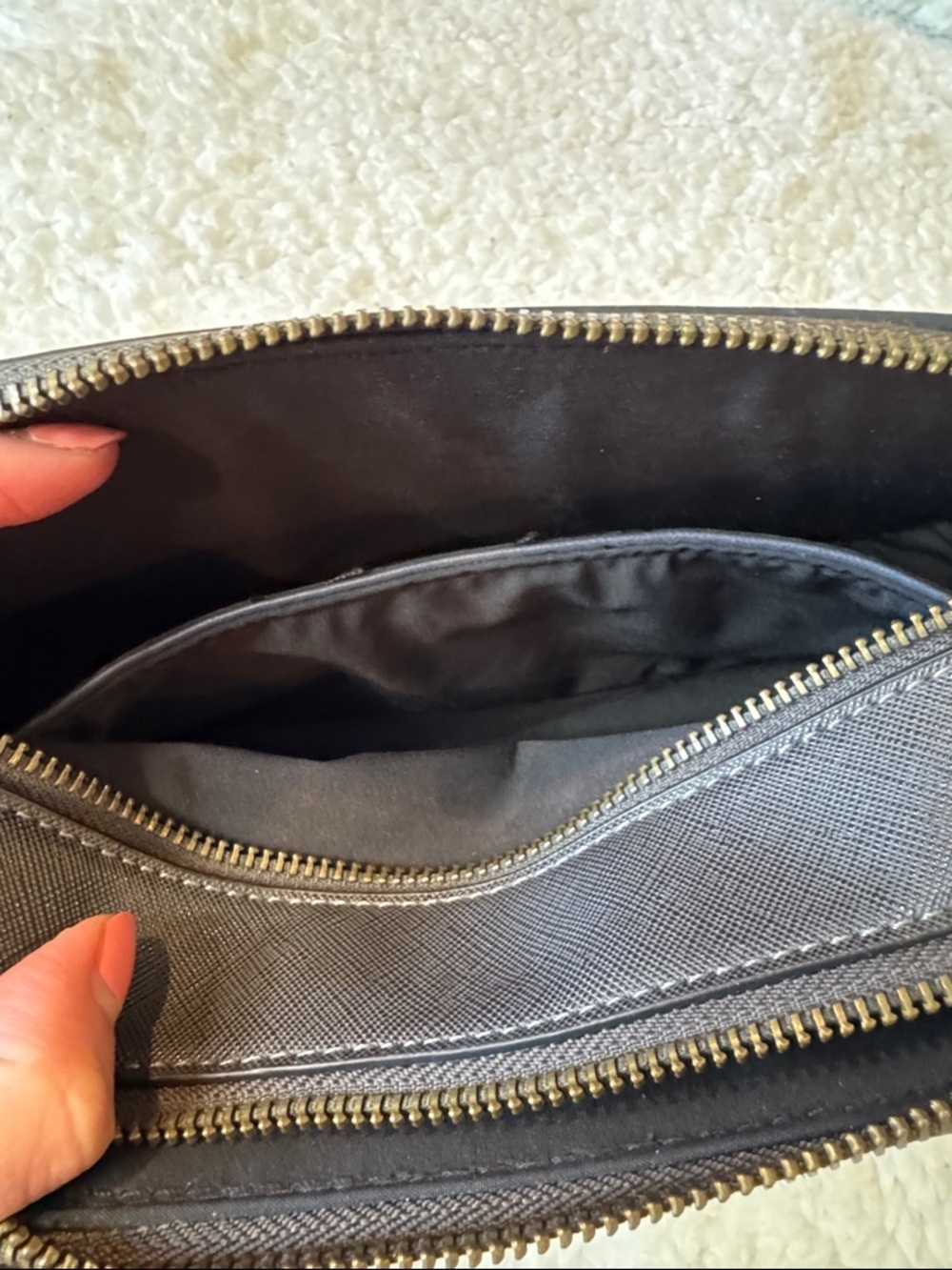 Sondra Roberts vegan leather crossbody Bag with Olive-Accent Strap - Picture 9 of 13